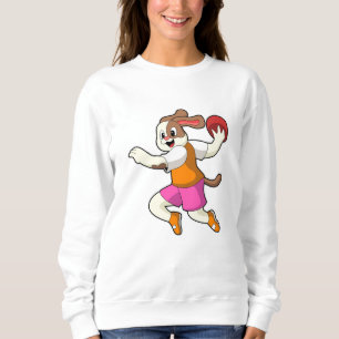 Hond bij Handbalspeler met handbal Trui