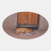 Hond bij Rest Ovale Sticker (Voorkant)