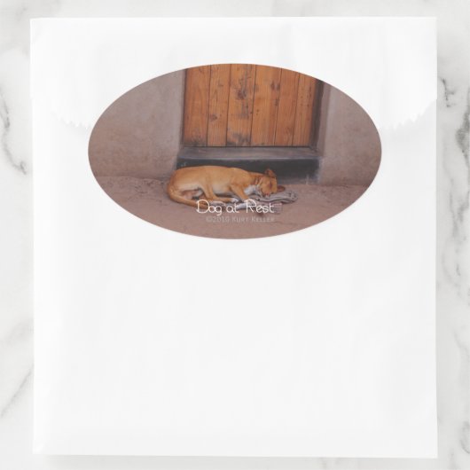 Hond bij Rest Ovale Sticker (Tas)