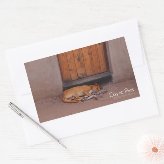Hond bij Rest Rechthoekige Sticker (Envelop)