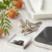 hond (Dachshund) en kat (Japanse kat) op wit Sleutelhanger (Zijkant)