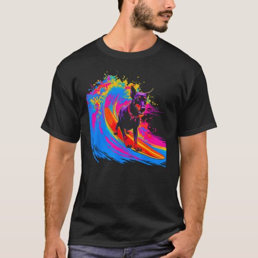 Hond Dobermann Pinscher Surfen T-shirt (Voorkant)