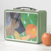 Hond en oranje metalen lunchbox (In situ)