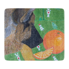 Hond en oranje snijplank