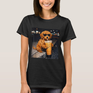 Hond goldendoodle drinkend ijskoude koffie grappig t-shirt