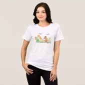 Hond in bloementuin Tri-Blend shirt (Voorkant volledig)
