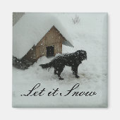 Hond in de Sneeuw bij Hondenhok Magneet (Voorkant)