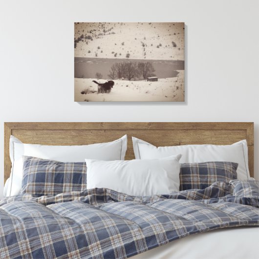 Hond in de Sneeuw Canvas Print (Insitu (Slaapkamer))