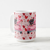 Hond in een auto met hart koffiemok (Voorkant links)