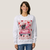 Hond in een auto met hart trui (Voorkant volledig)