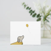 Hond in een geel regenjasje briefkaart (Staand voorkant)