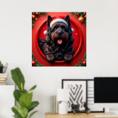 Hond in kerstmuts omringd door festieve Kerstmis Poster (Thuiskantoor)