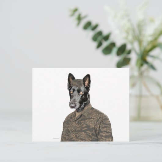 Hond in uniform briefkaart (Staand voorkant)