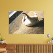 Hond ligt op de vloer canvas afdruk (Insitu (Woonkamer))