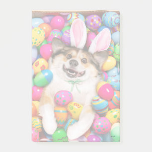 Hond ligt op paaseieren post-it® notes