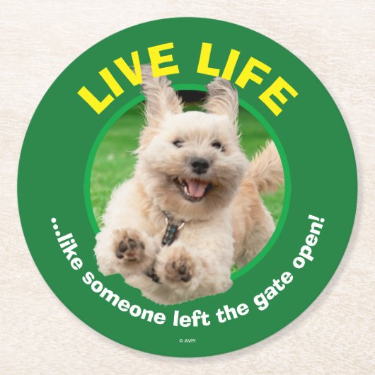 Hond loopt in de baard ronde kartonnen onderzetter (Voorkant)