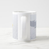 Hond met boom in sneeuw grote koffiekop (Achterkant)