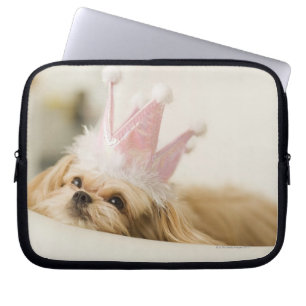 Hond met een kroon laptop sleeve