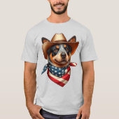 Hond met een Pet en Amerikaanse vlag Bandana T-shirt (Voorkant)