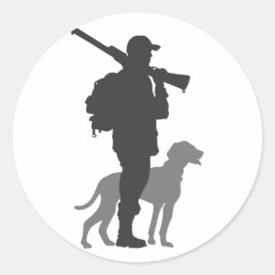 Hond met jager jagen - Kies achtergrondkleur Ronde Sticker