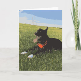 Hond met tongen in het veld uitgelekt kaart