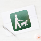 Hond op een aangelijnd bord vierkante sticker (Envelop)