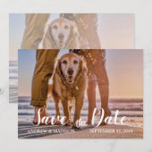 Hond op het Strand met Koppel Save the Date Kaart (Voorkant / Achterkant)