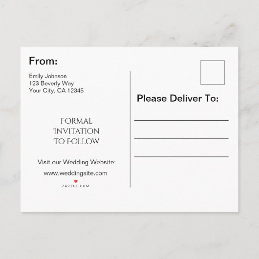 Hond op het strand met Paar Save the Date Aankondigingskaart (Achterkant)