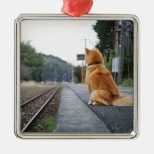 Hond op het treinstation metalen ornament