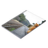 Hond op het treinstation notitieboek (Linkerzijde)