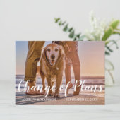 Hond op Strand Verandering van Plannen Uitgestelde Save The Date (Staand voorkant)