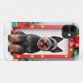 Hond poseren tussen feestelijke kerstversieringen Case-Mate iPhone case (Achterkant (horizontaal))
