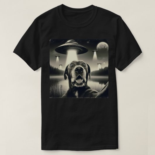 Hond selfie met UFO T-shirt (Design voorkant)