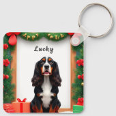 Hond te midden van kerstversiering sleutelhanger (Achterkant)