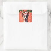 Hond tussen kerstdecoraties vierkante sticker (Tas)