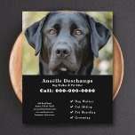 Hond Walker Pet Sitter Custom Foto Black Flyer<br><div class="desc">Een slanke en minimalistische zwarte flyer met een aanpasbare foto van een schattige zwarte Labrador,  perfect voor hondenloper en dierenoppas,  hondengedragsopvoeder,  trimmer. Je kunt de foto vervangen door je eigen logo! Op de achterkant zit een hondenpootpatroon!</div>