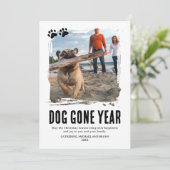 Hond Weg Jaar Schattige Foto Kerstmis Feestdagenkaart (Staand voorkant)