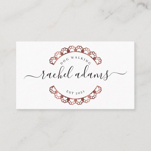 Hond zit in roos goud.  visitekaartje (Voorkant)