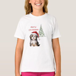 Hond zit met kerstboom op de achtergrond t-shirt