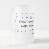 Honden beschikken over personeel in eigenaarscatte matglas bierpul (Voorkant links)