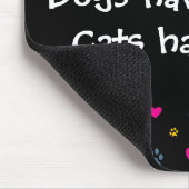 Honden beschikken over personeel in eigenaarscatte muismat (Hoek)