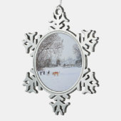 honden die in het sneeuwwinterlandschap spelen tin sneeuwvlok ornament (Rechts)