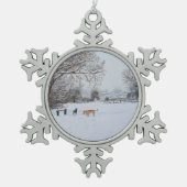 honden die in het sneeuwwinterlandschap spelen tin sneeuwvlok ornament (Voorkant)