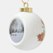 honden die op sneeuwscène spelen tijdens kerstmis keramische bal ornament (Rechts)