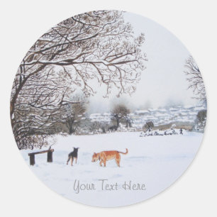 honden die wintersneeuwlandschap spelen ronde sticker