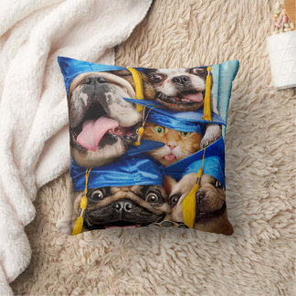 Honden en katten afgestudeerd in fotohokje kussen
