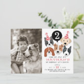 Honden en zwarte ballon foto verjaardag uitnodigen kaart (Staand voorkant)