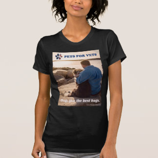 Honden geven de beste knuffels. t-shirt
