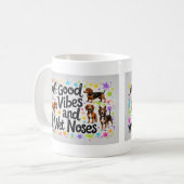 Honden, goede vibes en natte neuzen Speelse doodle Koffiemok (Voorkant links)