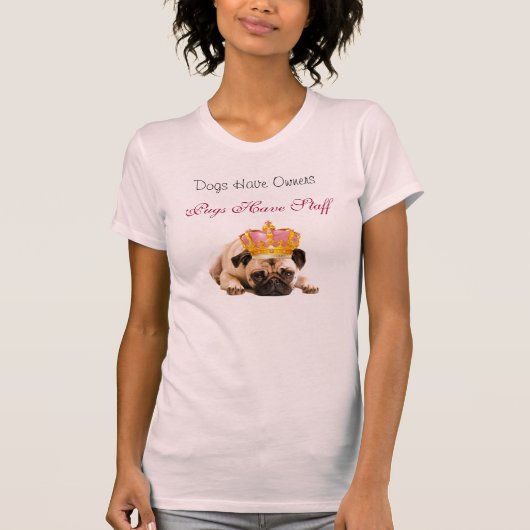 Honden hebben eigenaars, pugs hebben personeel II T-shirt (Voorkant)